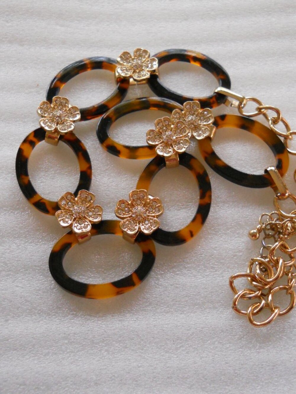 Tortoise Shell & Flower Necklace    830 - Picture 3 of 3